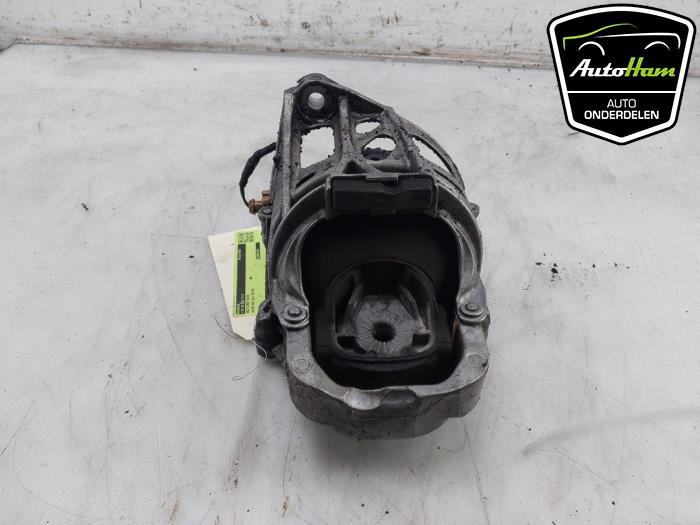 Usagé Support moteur Audi A6 Avant (C8) 3.0 V6 24V 50 TDI Mild Hybrid Quattro Prix € 75,00 Règlement à la marge proposé par AutoHam