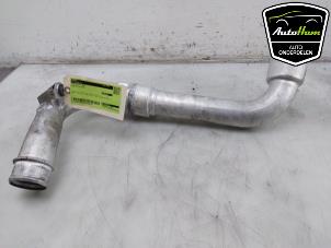 Intercooler Rohr van een Audi A6 Avant (C8) 3.0 V6 24V 50 TDI Mild Hybrid Quattro 2019
