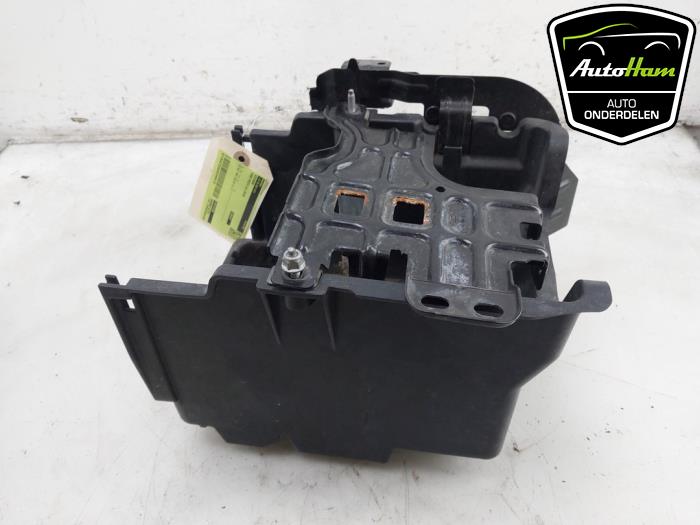 Begagnade Batterilåda Ford Fiesta 6 (JA8) 1.0 EcoBoost 12V 100 Pris € 15,00 Marginaltabell erbjuds av AutoHam