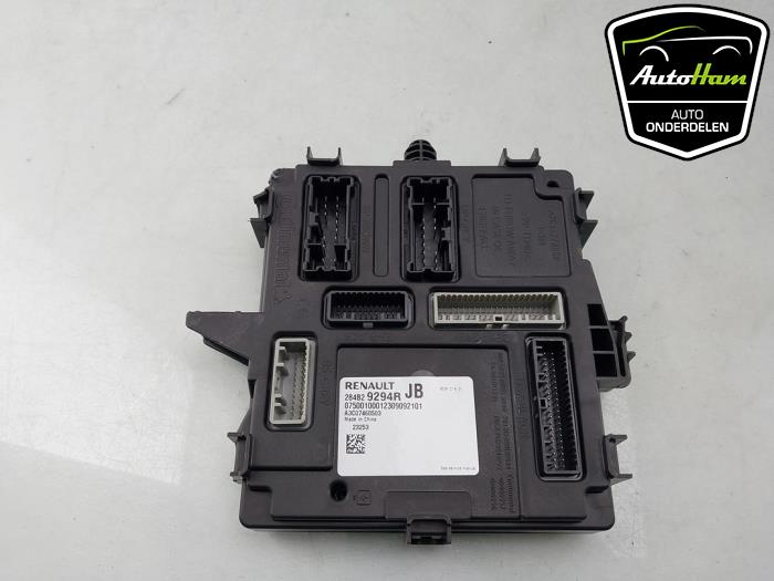 Used Body control computer Renault Arkana (RJLL) 1.6 E-Tech 145 16V Price € 145,00 Margin scheme offered by AutoHam