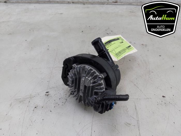 Begagnade Extra vattenpump Renault Captur II (RJB) 1.6 E-Tech 145 Pris € 40,00 Marginaltabell erbjuds av AutoHam
