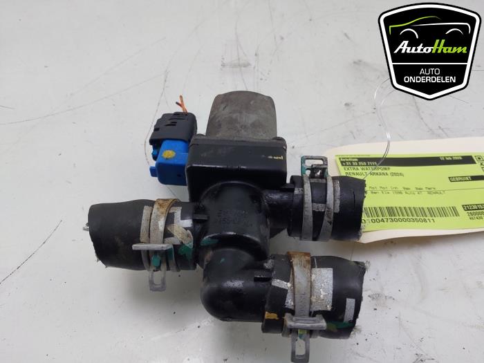 Begagnade Extra vattenpump Renault Arkana (RJLL) 1.6 E-Tech 145 16V Pris € 30,00 Marginaltabell erbjuds av AutoHam