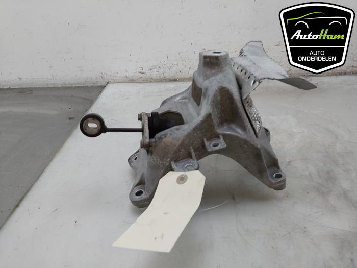Engine mount from a Audi A5 Sportback (F5A/F5F) 2.0 35 TFSI Mild Hybrid 16V 2023