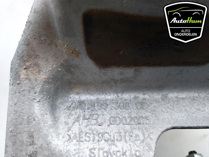 Engine mount from a Audi A5 Sportback (F5A/F5F) 2.0 35 TFSI Mild Hybrid 16V 2023