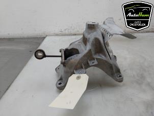 Engine mount from a Audi A5 Sportback (F5A/F5F) 2.0 35 TFSI Mild Hybrid 16V 2023
