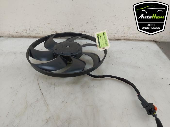Używane Wentylator Opel Corsa F (UB/UH/UP) 1.2 Turbo 12V 100 Cena € 60,00 Procedura marży oferowane przez AutoHam