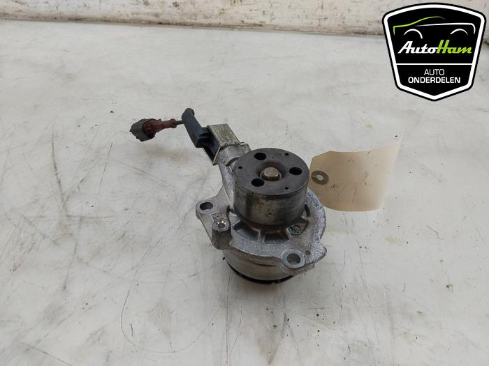 Begagnade Vattenpump Volkswagen Passat Variant (3G5) 2.0 TDI 16V 190 Pris € 40,00 Marginaltabell erbjuds av AutoHam