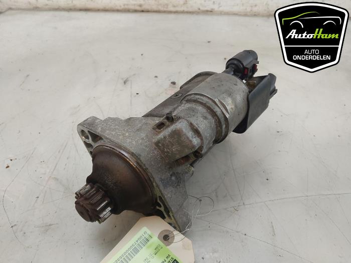 Starter from a Volkswagen Passat (3G2) 2.0 TDI BiTurbo 16V 4Motion 2018