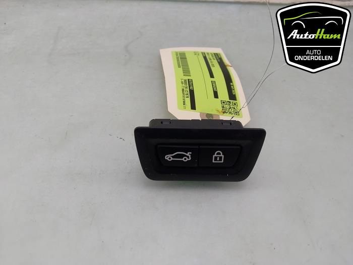 Używane Przelacznik BMW 3 serie (G20) 330e xDrive 2.0 TwinPower Turbo 16V Cena € 15,00 Procedura marży oferowane przez AutoHam