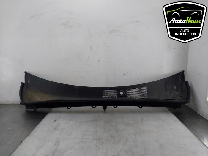 Używane Parawan Volvo EX40 (XZ) Single Motor 70 kWh Cena € 40,00 Procedura marży oferowane przez AutoHam