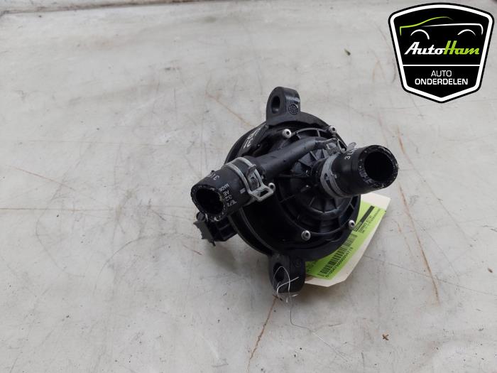Begagnade Extra vattenpump Volvo EX40 (XZ) Single Motor 70 kWh Pris € 75,00 Marginaltabell erbjuds av AutoHam