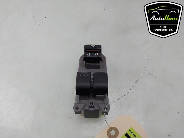 Usados Interruptor de ventanilla eléctrica Toyota Yaris III (P13) 1.5 16V Hybrid Precio € 40,00 Norma de margen ofrecido por AutoHam
