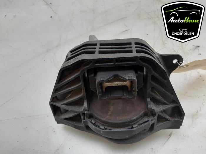 Engine mount from a Opel Corsa F (UB/UH/UP) 1.2 12V 75 2021