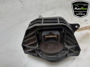 Engine mount from a Opel Corsa F (UB/UH/UP) 1.2 12V 75 2021