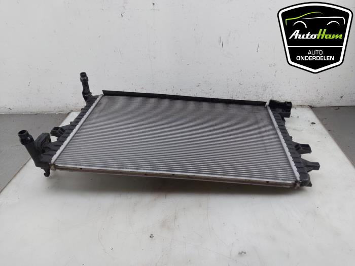 Used Radiator Volkswagen Golf VIII (CD1) 1.5 TSI 16V Price € 75,00 Margin scheme offered by AutoHam