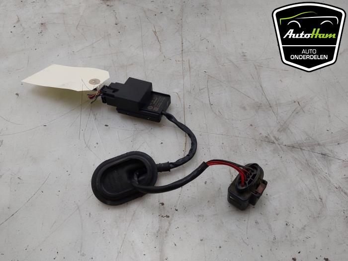 Usagé Module pompe carburant Skoda Fabia III Combi (NJ5) 1.0 TSI 12V Prix € 30,00 Règlement à la marge proposé par AutoHam