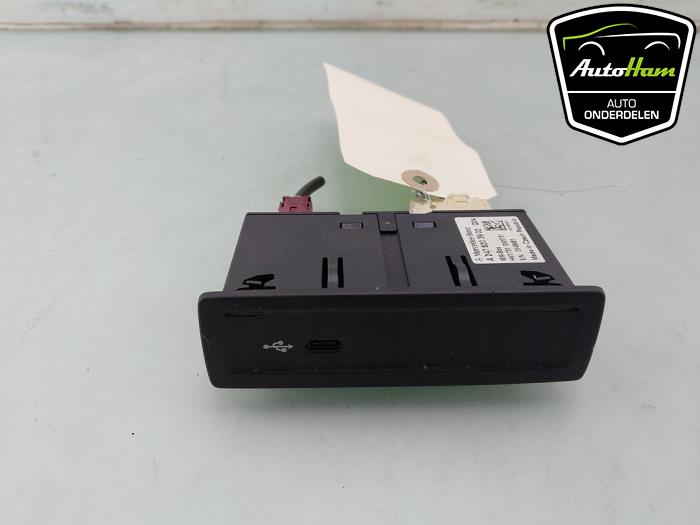 Begagnade USB-modul Mercedes A (177.0) 1.5 A-180d Pris € 20,00 Marginaltabell erbjuds av AutoHam