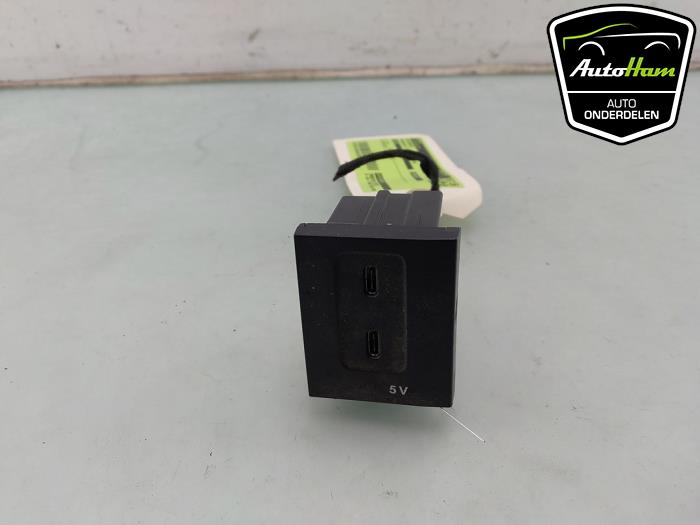 Begagnade USB-modul Mercedes A (177.0) 1.5 A-180d Pris € 20,00 Marginaltabell erbjuds av AutoHam