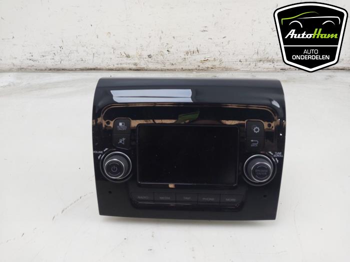 Używane Radio Peugeot Boxer (U9) 2.2 Blue HDi 165 Cena € 477,95 Z VAT oferowane przez AutoHam