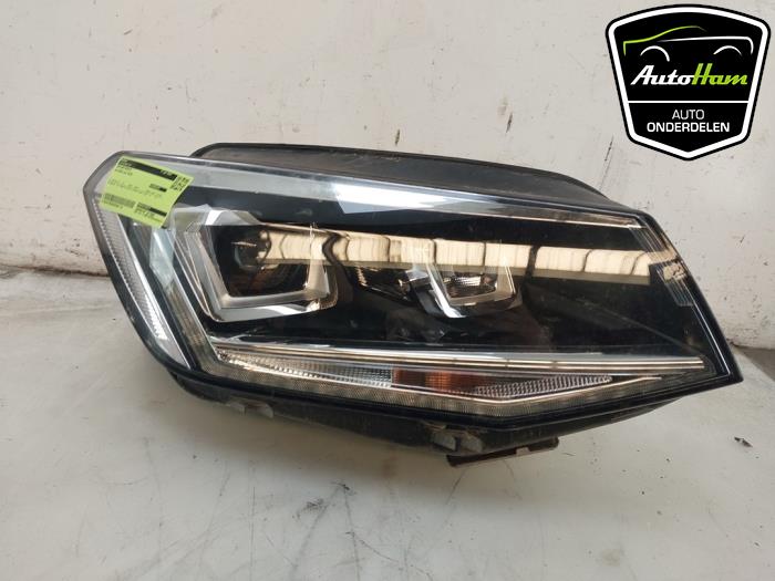 Używane Reflektor prawy Volkswagen Caddy IV 1.6 TDI 16V Cena € 477,95 Z VAT oferowane przez AutoHam