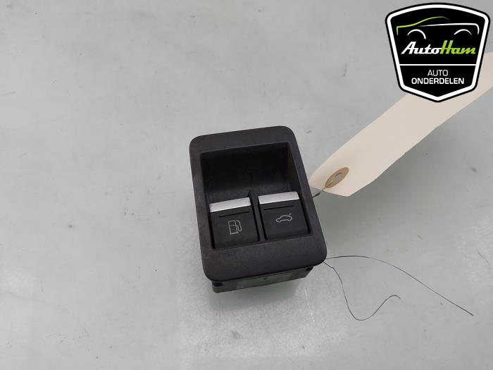 Usados Interruptor Audi A6 (C8) 2.0 16V 55 TFSI E Mild hybrid Quattro Precio € 20,00 Norma de margen ofrecido por AutoHam