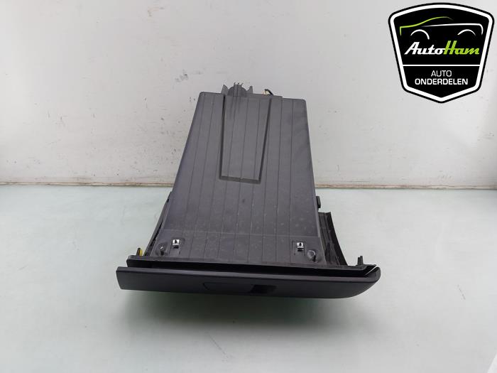 Begagnade Handskfack Dacia Spring 45 Pris € 50,00 Marginaltabell erbjuds av AutoHam