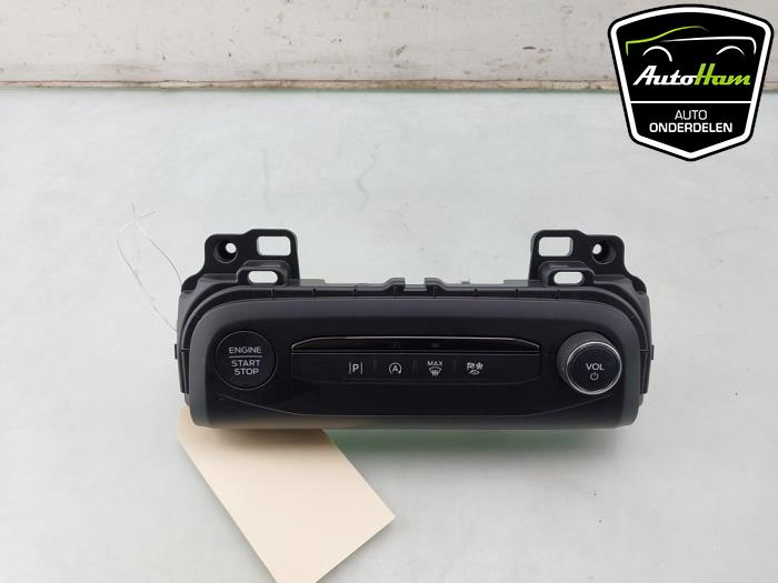 Używane Przelacznik Ford Focus 4 Wagon 1.0 EcoBoost 12V Hybrid 155 Cena € 85,00 Procedura marży oferowane przez AutoHam