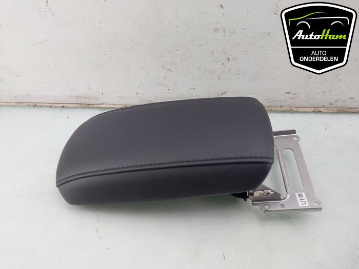 Begagnade Armstöd Toyota Corolla Cross 1.8 Hybrid 140 Pris € 150,00 Marginaltabell erbjuds av AutoHam