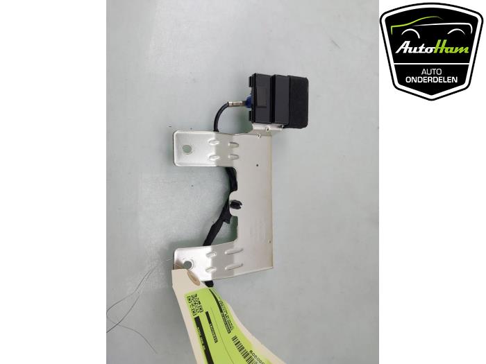 Używane Antena GPS Audi A1 Sportback (8XA/8XF) 1.0 TFSI 12V Cena € 20,00 Procedura marży oferowane przez AutoHam