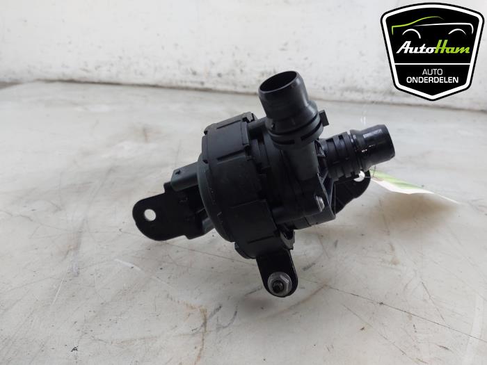 Begagnade Extra vattenpump Peugeot 5008 II (M4/MC/MJ/MR) 1.2 12V Hybrid Pris € 30,00 Marginaltabell erbjuds av AutoHam