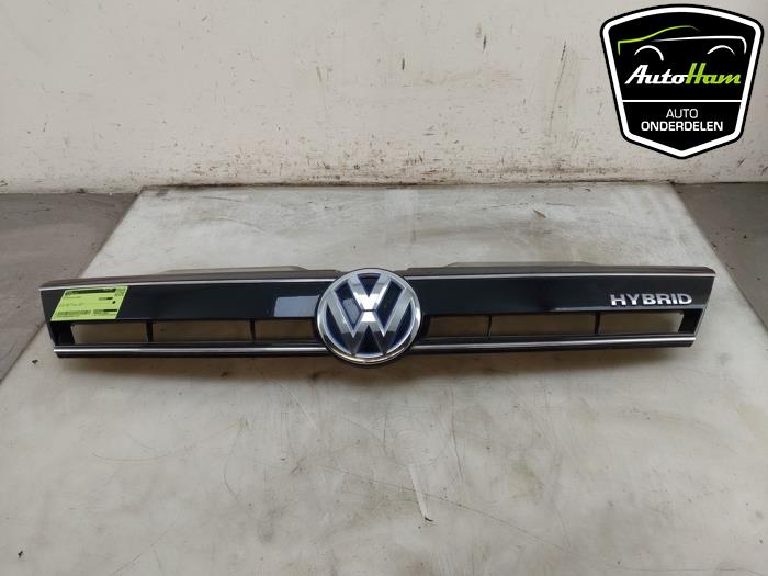 Używane Grill Volkswagen Jetta IV (162/16A) 1.4 TSI Hybrid 16V Cena € 150,00 Procedura marży oferowane przez AutoHam