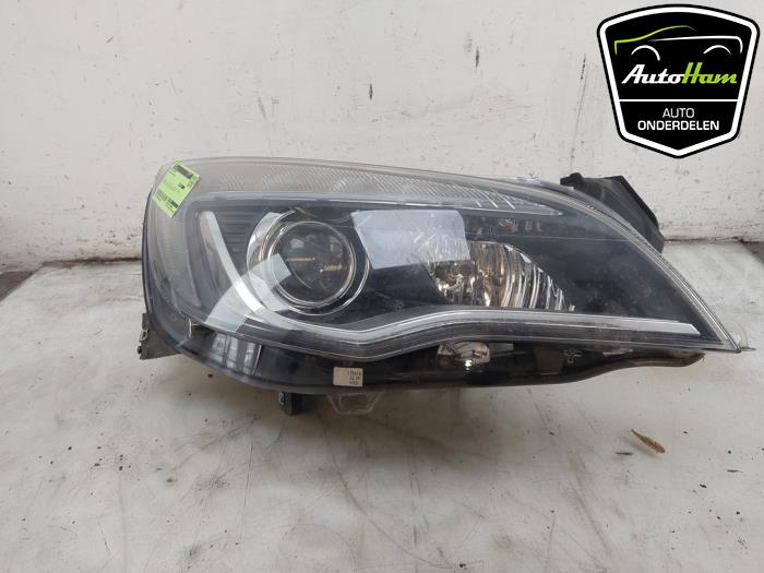 Używane Reflektor prawy Opel Astra J Sports Tourer (PD8/PE8/PF8) 1.4 Turbo 16V Cena € 595,00 Procedura marży oferowane przez AutoHam