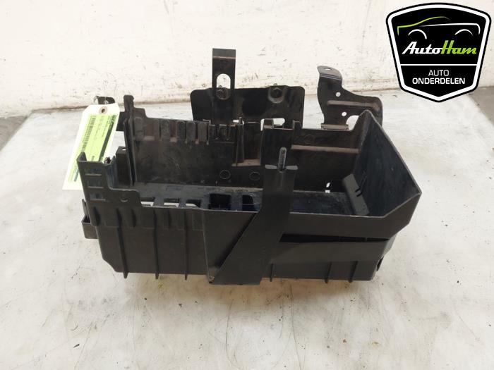 Battery box tray