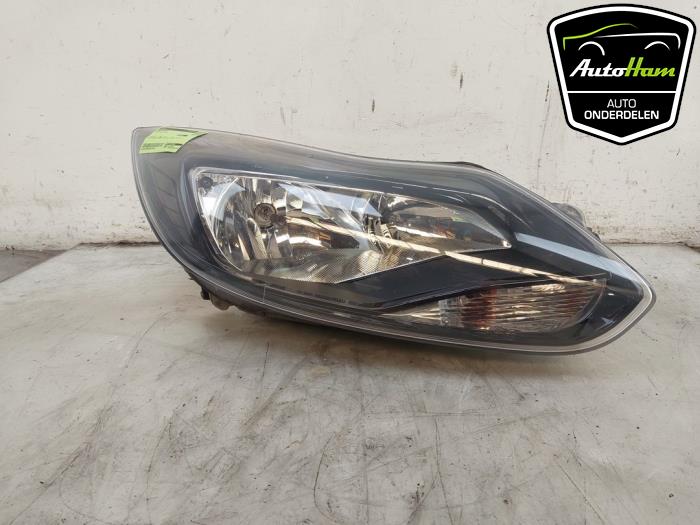 Używane Reflektor prawy Ford Focus 3 Wagon 1.6 SCTi 16V Cena € 125,00 Procedura marży oferowane przez AutoHam