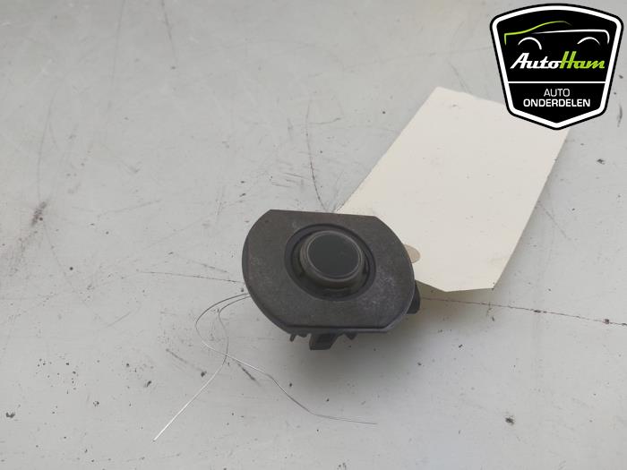 Usados Sensor PDC Audi Q2 (GAB/GAG) 1.6 30 TDI 16V Precio € 15,00 Norma de margen ofrecido por AutoHam