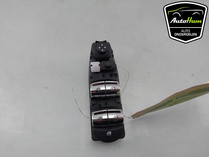 Usados Interruptor de ventanilla eléctrica Mini Countryman (F60) 1.5 TwinPower Turbo 12V Cooper SE ALL4 Precio € 50,00 Norma de margen ofrecido por AutoHam