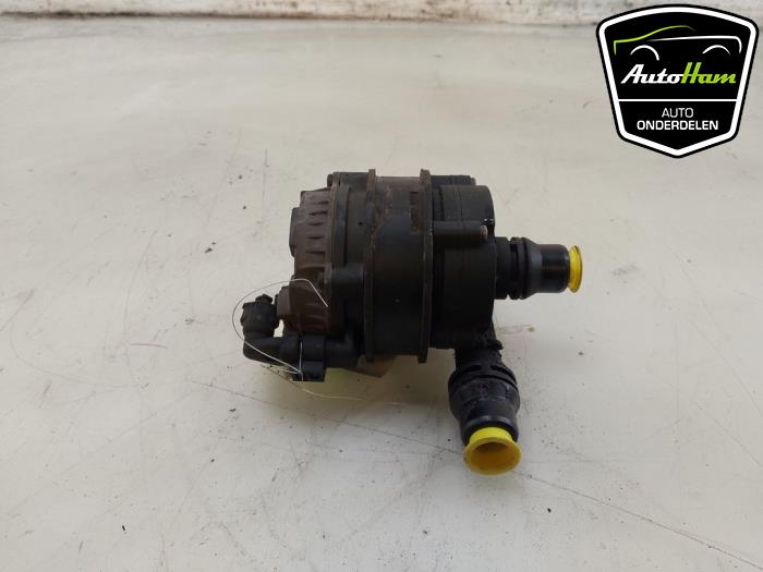 Begagnade Extra vattenpump BMW 3 serie Touring (G21) 330i 2.0 TwinPower Turbo 16V Pris € 50,00 Marginaltabell erbjuds av AutoHam