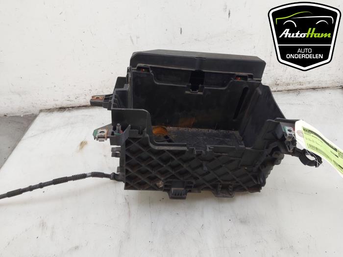 Begagnade Batterilåda Renault Megane III Grandtour (KZ) 1.6 16V Pris € 25,00 Marginaltabell erbjuds av AutoHam