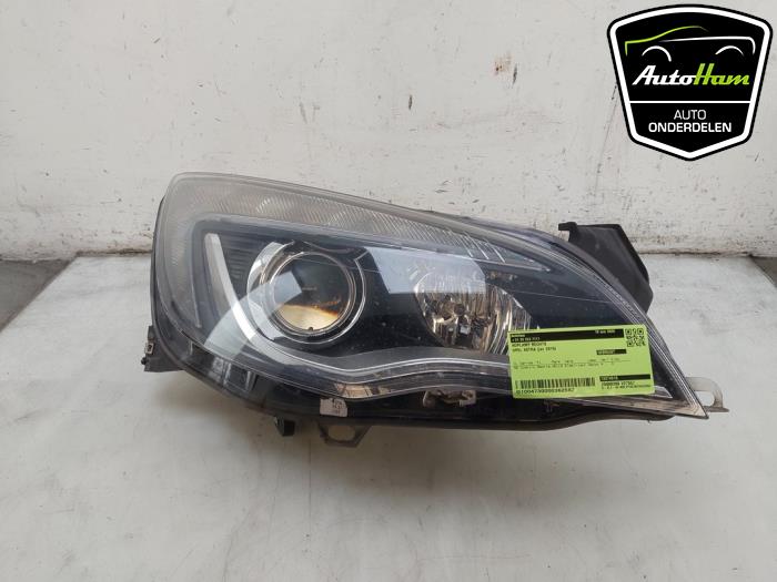 Używane Reflektor prawy Opel Astra J Sports Tourer (PD8/PE8/PF8) 1.6 CDTI 16V Cena € 595,00 Procedura marży oferowane przez AutoHam