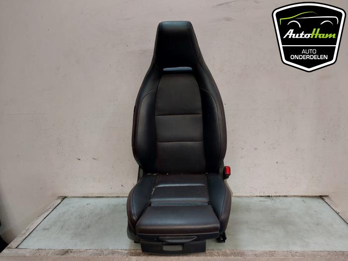 Używane Fotel prawy Mercedes GLA (156.9) 2.0 45 AMG Turbo 16V Cena € 250,00 Procedura marży oferowane przez AutoHam
