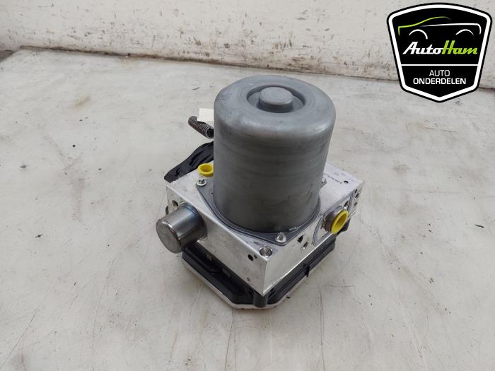 ABS-pump från en BYD Seal U 1.5 DM-I FWD 2025
