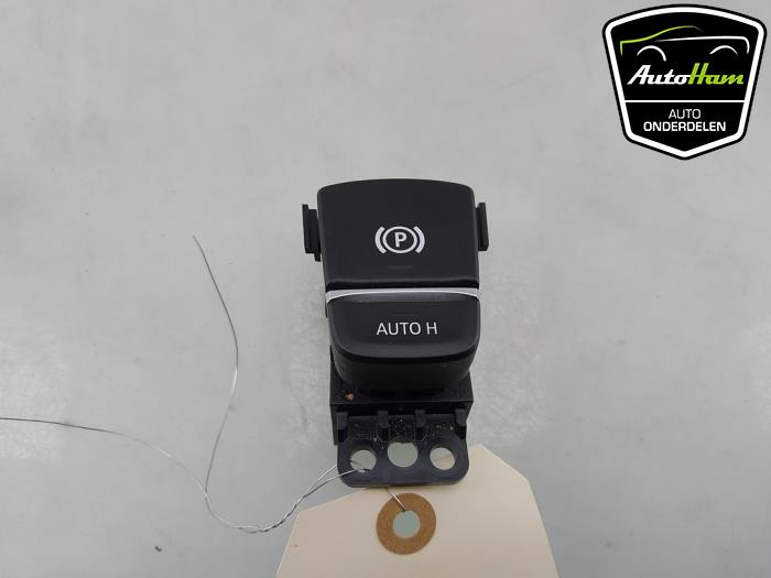 Gebrauchte Handbremse Schalter BMW 5 serie Touring (G31) 523d 2.0 TwinPower Turbo 16V Preis € 20,00 Margenregelung angeboten von AutoHam
