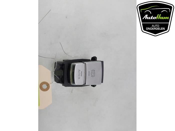 Używane Przelacznik hamulca postojowego BMW 5 serie Touring (F11) 523i 24V Cena € 30,00 Procedura marży oferowane przez AutoHam