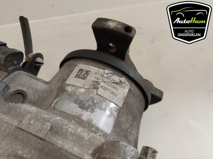 Differential hinten van een Mercedes-Benz GLA (156.9) 2.0 45 AMG Turbo 16V 2015