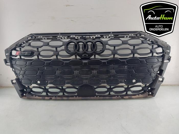 Używane Grill Audi RS 3 Sportback (8YA) 2.5 TFSI 20V Quattro Cena € 375,00 Procedura marży oferowane przez AutoHam