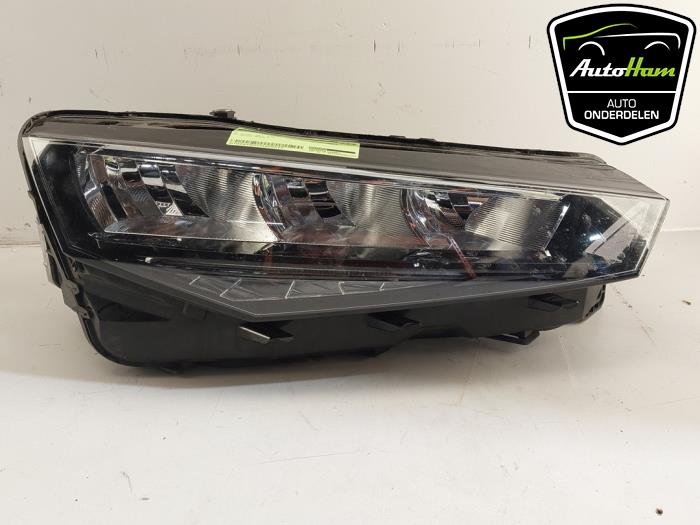 Używane Reflektor prawy Skoda Scala 1.0 TSI 115 Cena € 675,00 Procedura marży oferowane przez AutoHam