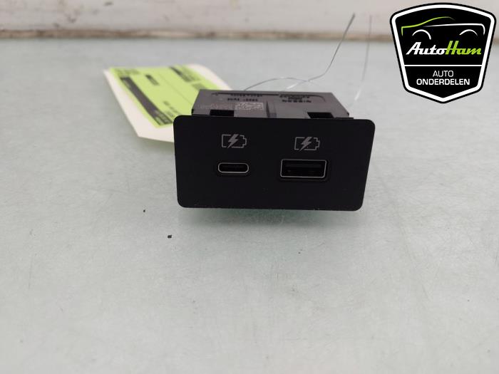 Używane Modul USB Nissan Juke (F16) 1.6 Hybrid 16V Cena € 40,00 Procedura marży oferowane przez AutoHam