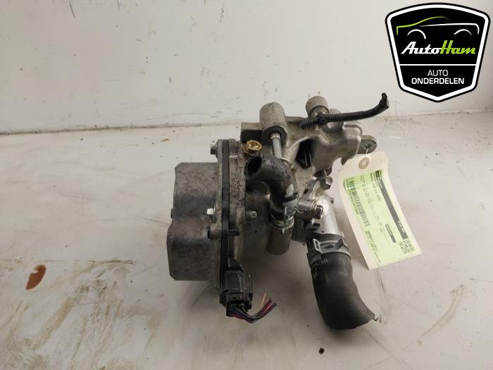 Usagé Pompe à eau Nissan Juke (F16) 1.6 Hybrid 16V Prix € 95,00 Règlement à la marge proposé par AutoHam