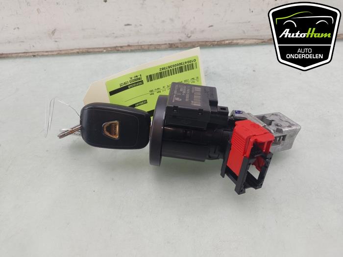 Używane Stacyjka + Kluczyk Dacia Duster (SR) 1.3 TCE 130 16V Cena € 75,00 Procedura marży oferowane przez AutoHam