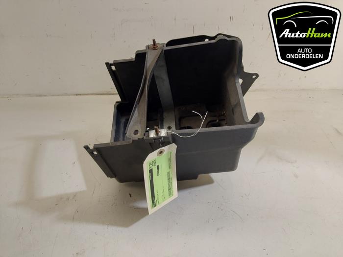 Begagnade Batterilåda Ford Fiesta 6 (JA8) 1.25 16V Pris € 20,00 Marginaltabell erbjuds av AutoHam